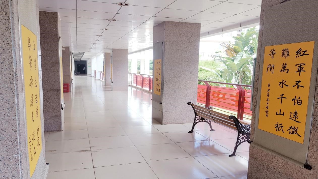 文学院举办“传承红色文化，凝聚党史之魂” 红色诗词书法作品展