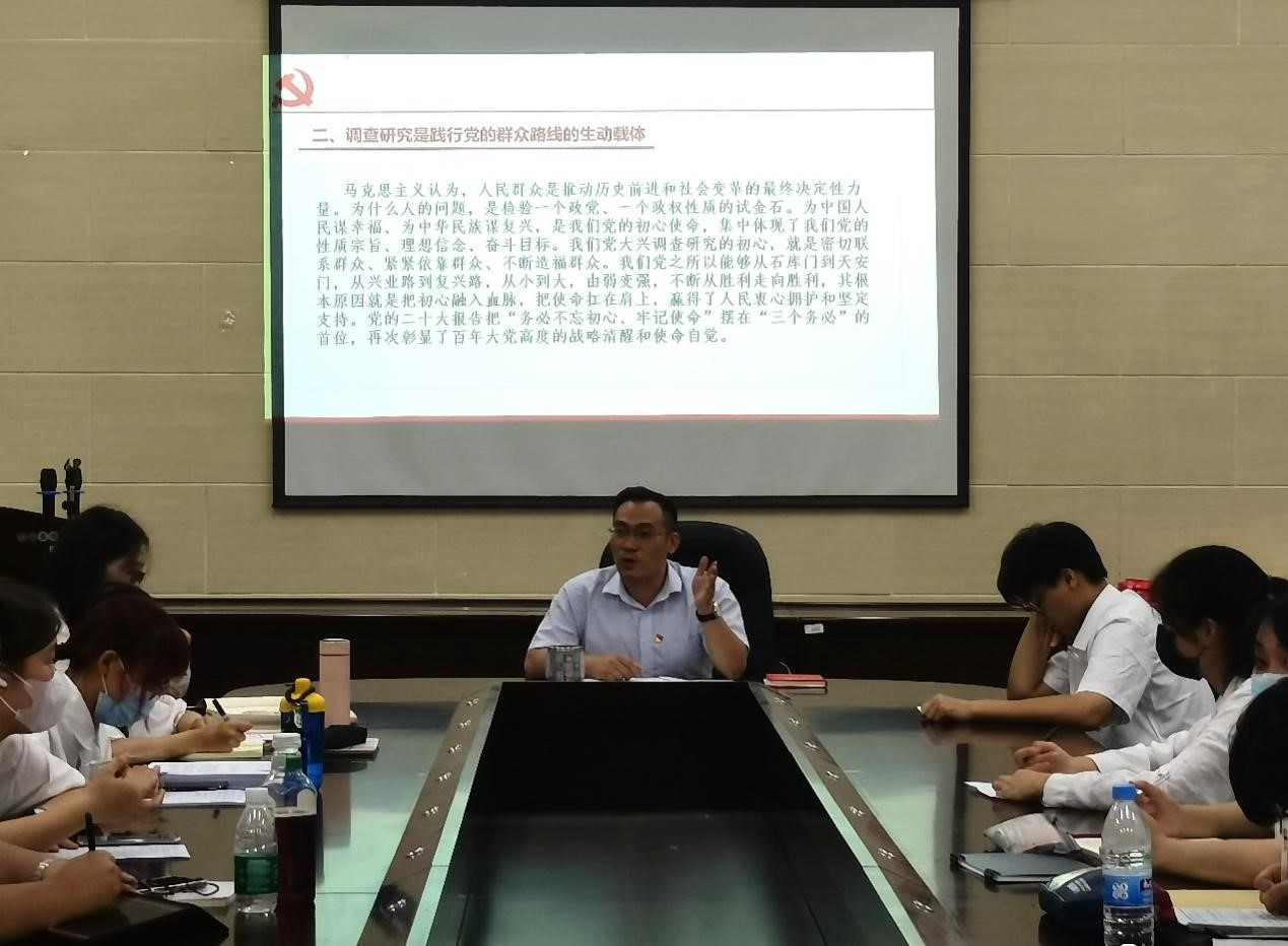 文学院党支部与团委联合开展学习贯彻习近平新时代中国特色社会主义思想主题教育
