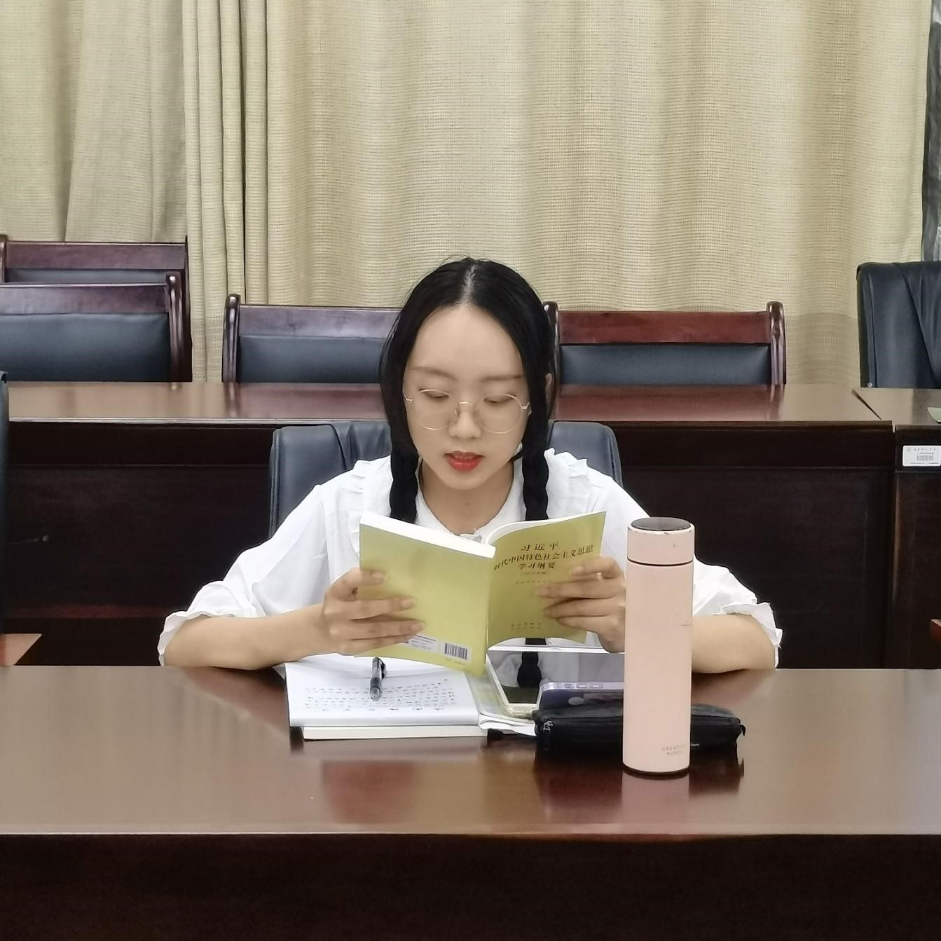 文学院党支部与团委联合开展学习贯彻习近平新时代中国特色社会主义思想主题教育