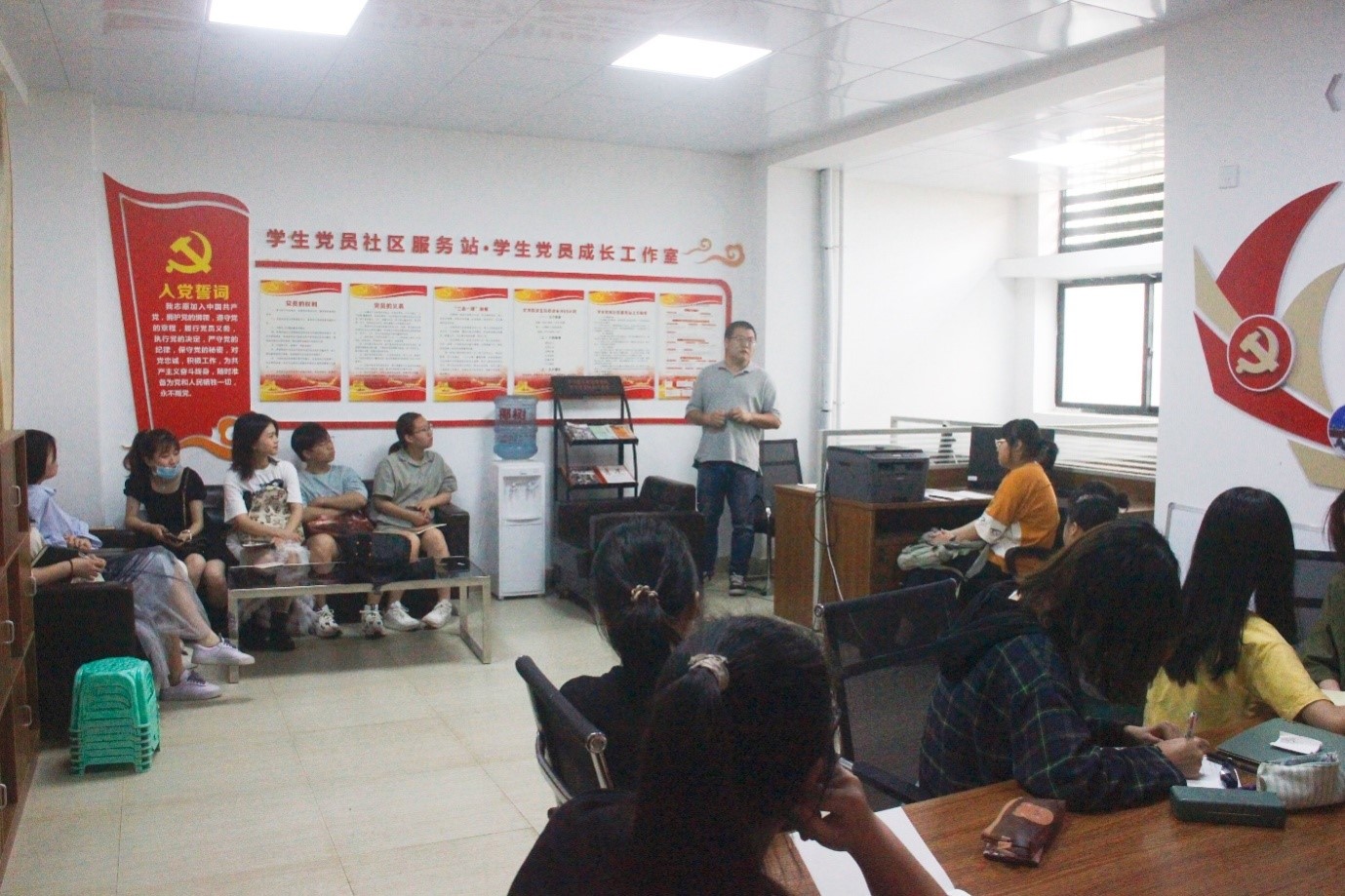 “何为‘五四’，为什么是‘五四’”——文学院教工党支部学党史微党课正式开讲