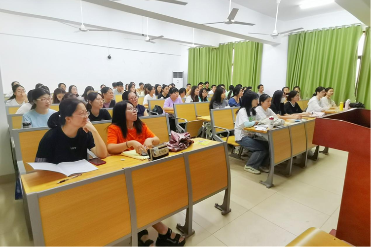 记文学院2020级中文5班赴海口市第九中学开展教育见习活动