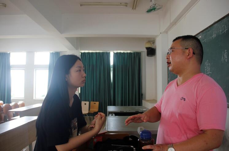 青年之声·文学院“天涯人文：弘扬中华传统文化”系列讲座之“古典诗词阅读与鉴赏入门