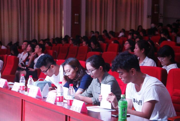 青年之声•文学院“明哲谱芳华·笃志铸班魂”优秀班级评比暨颁奖典礼活动