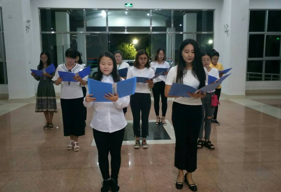 迎文院之盛典，蓄势而待发 ---记青年之声·文学院迎新晚会初次彩排活动