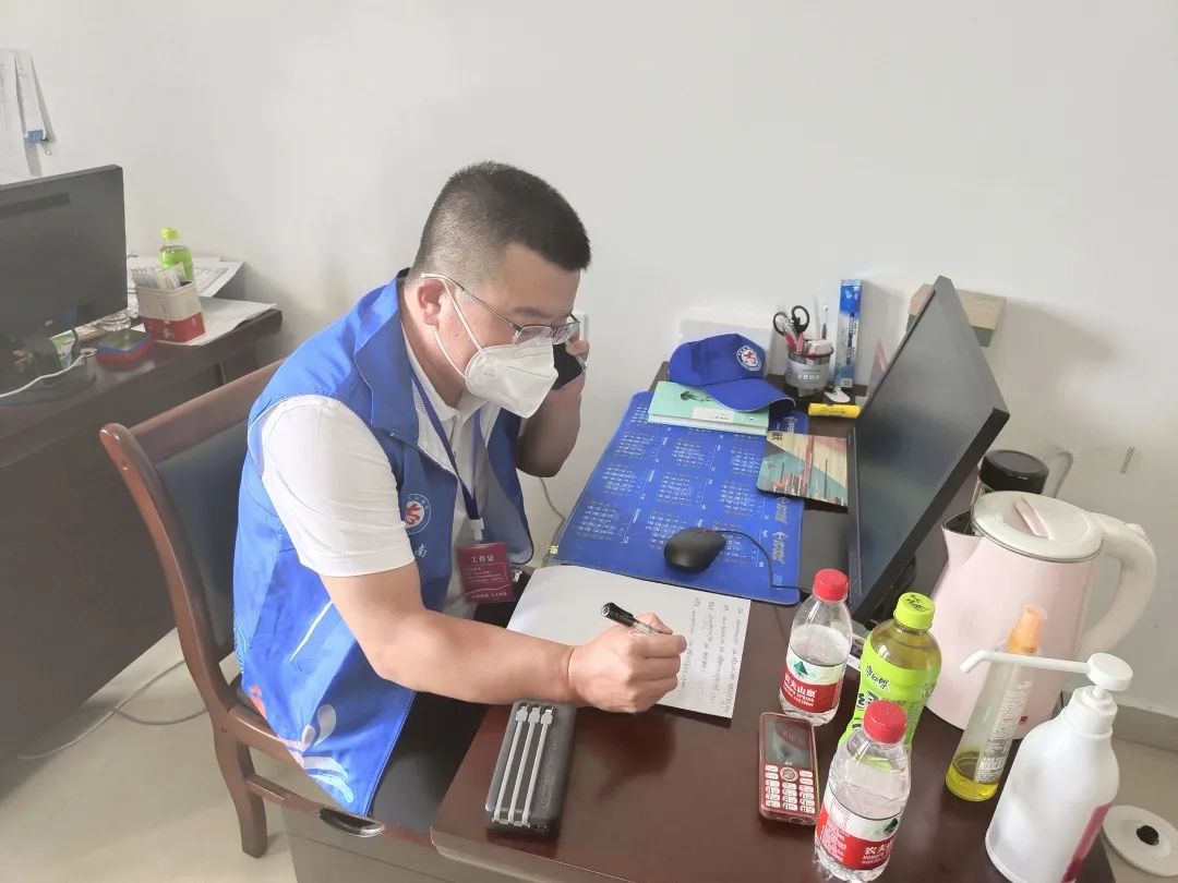 三尺讲台牢记使命，社区防控不忘初心——文学院党员志愿者奔赴三亚参与疫情防抗工作