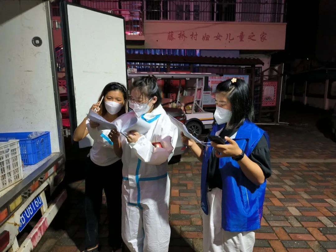 三尺讲台牢记使命，社区防控不忘初心——文学院党员志愿者奔赴三亚参与疫情防抗工作
