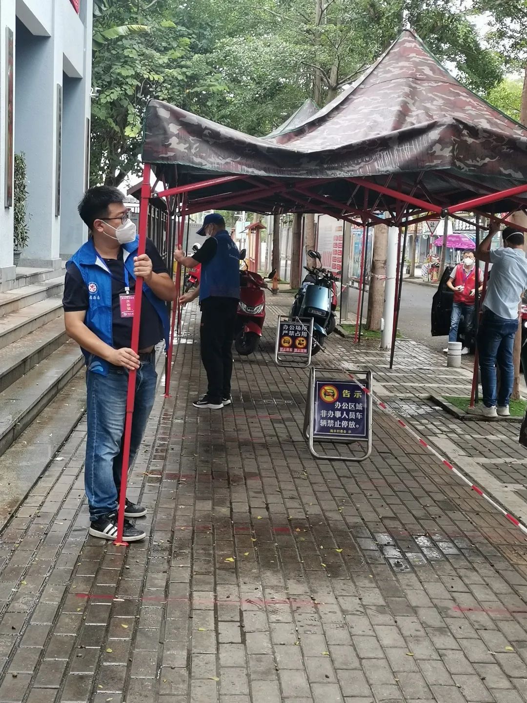 三尺讲台牢记使命，社区防控不忘初心——文学院党员志愿者奔赴三亚参与疫情防抗工作