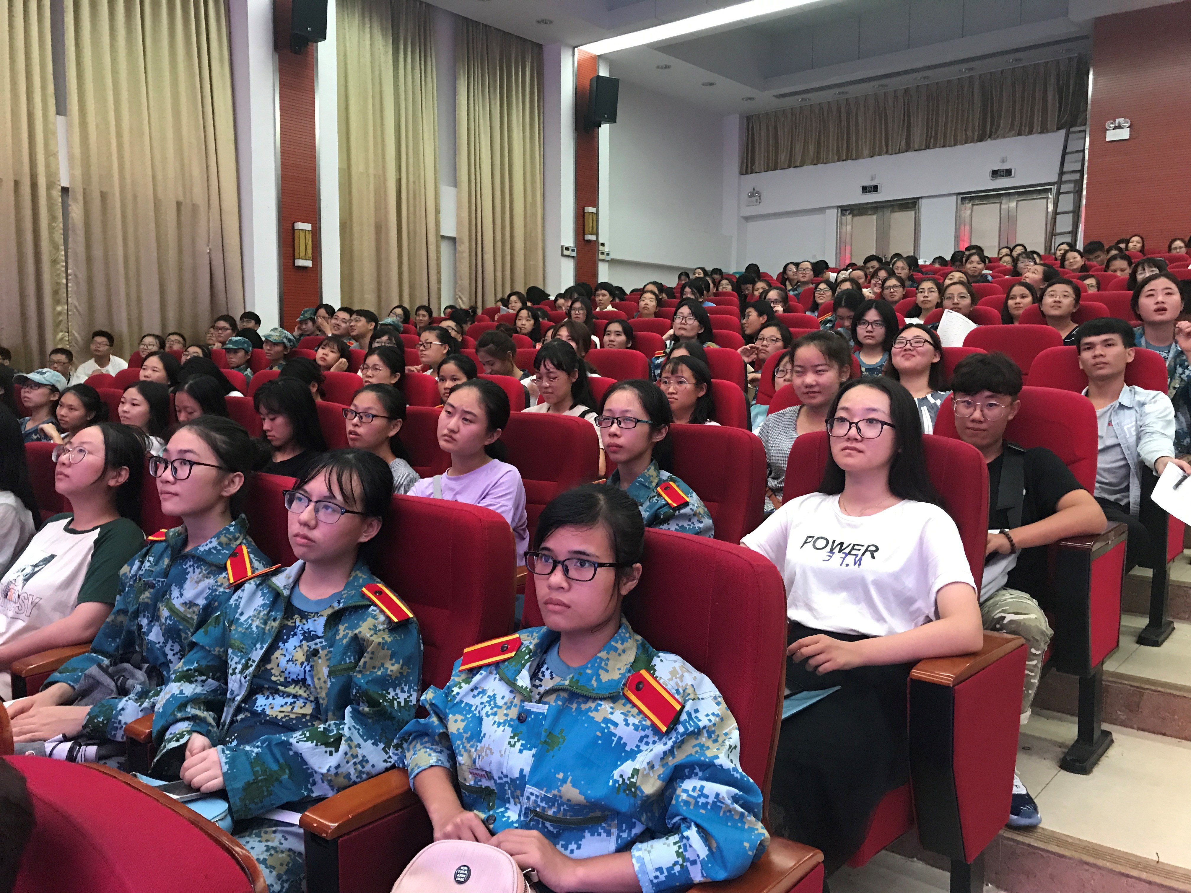海南师范大学文学院2018级新生安全教育会之心理健康辅导与团委学生会新生见面大会