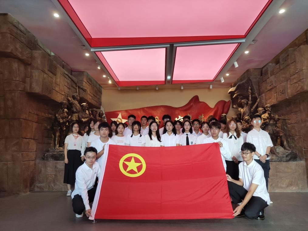 文学院开展“母瑞山革命根据地纪念园”参观活动