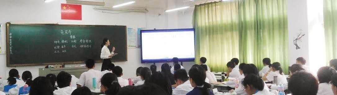 文学院副院长黄思贤教授赴海口中学巡查并慰问教育实习学生