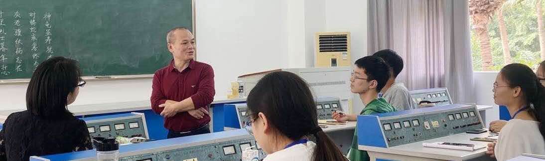 文学院副院长黄思贤教授赴海口中学巡查并慰问教育实习学生
