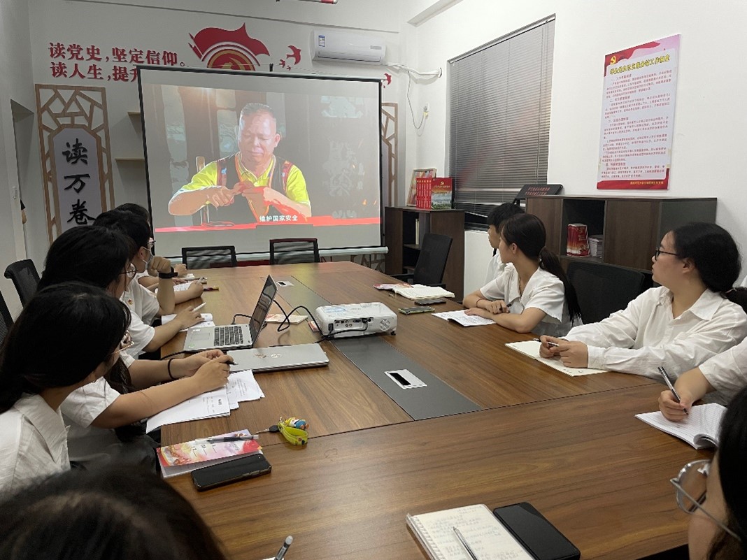 居安且思危，使命重在肩 ——文学院本科生党支部组织观看国家安全主题宣传片