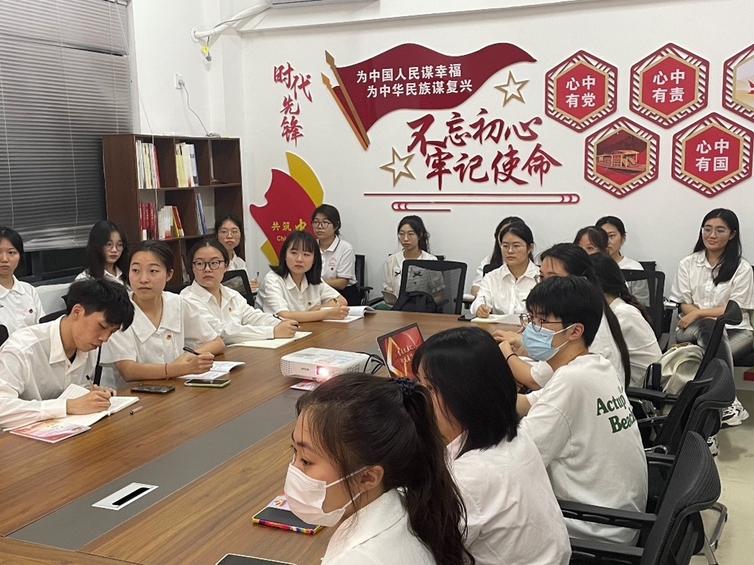 居安且思危，使命重在肩 ——文学院本科生党支部组织观看国家安全主题宣传片