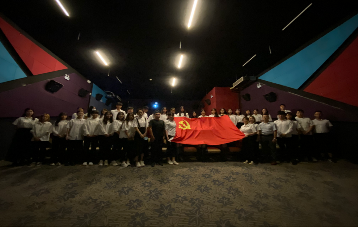 文学院开展“守山河无恙,普盛世华章”《长津湖》观影主题党日活动