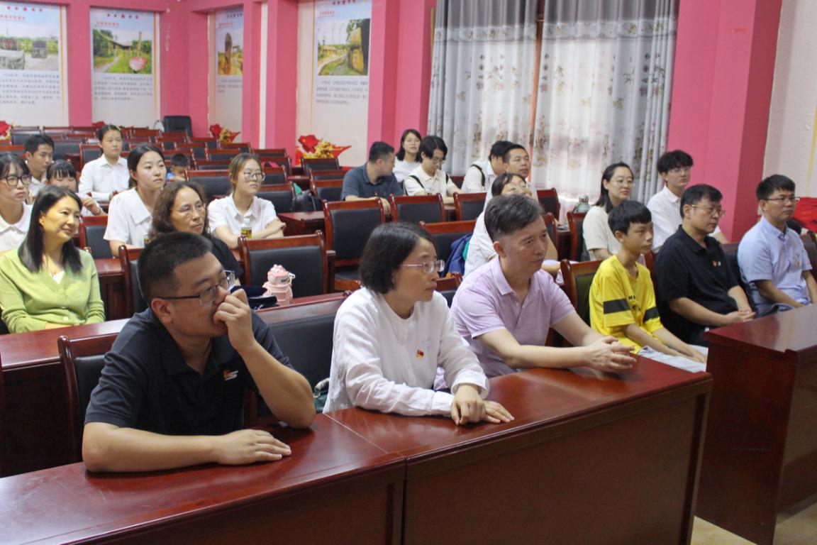 重走红军路 奋进新征程——文学院党委赴母瑞山开展主题党日活动