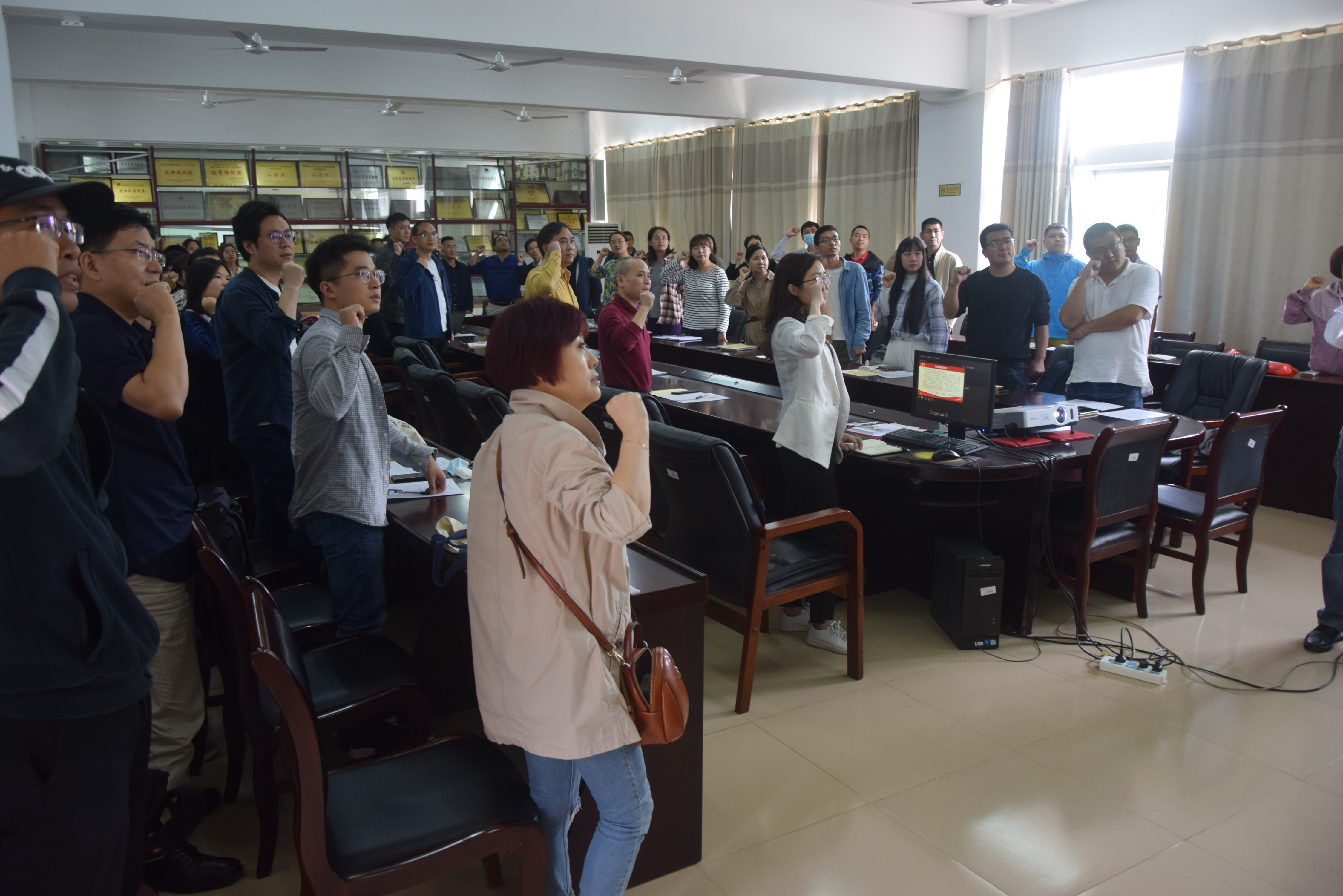 加强师德师风建设，文学院上好教师开学第一课