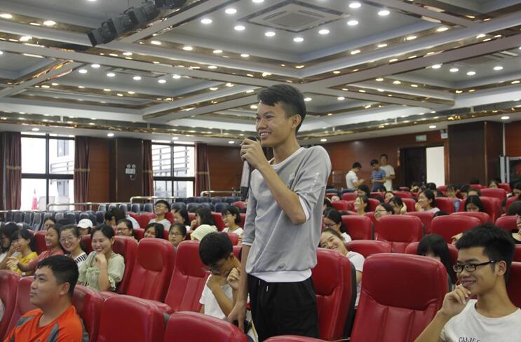 创新思维，创梦今朝——记青年之声·创梦课堂进高校之文学院创新创业主题演讲会