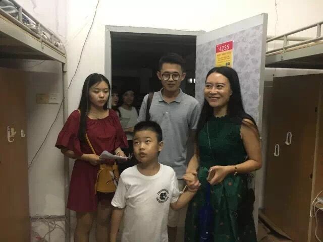 师生同心，和乐融融——记文学院开展新生寝室走访工作