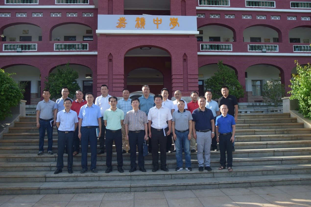 文学院与琼海市人民政府举行合作洽谈会