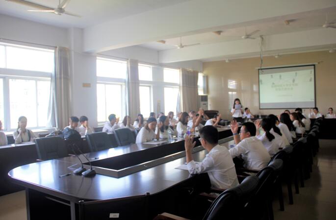 凝青春之力，促学院发展——记青年之声·文学院学生代表大会