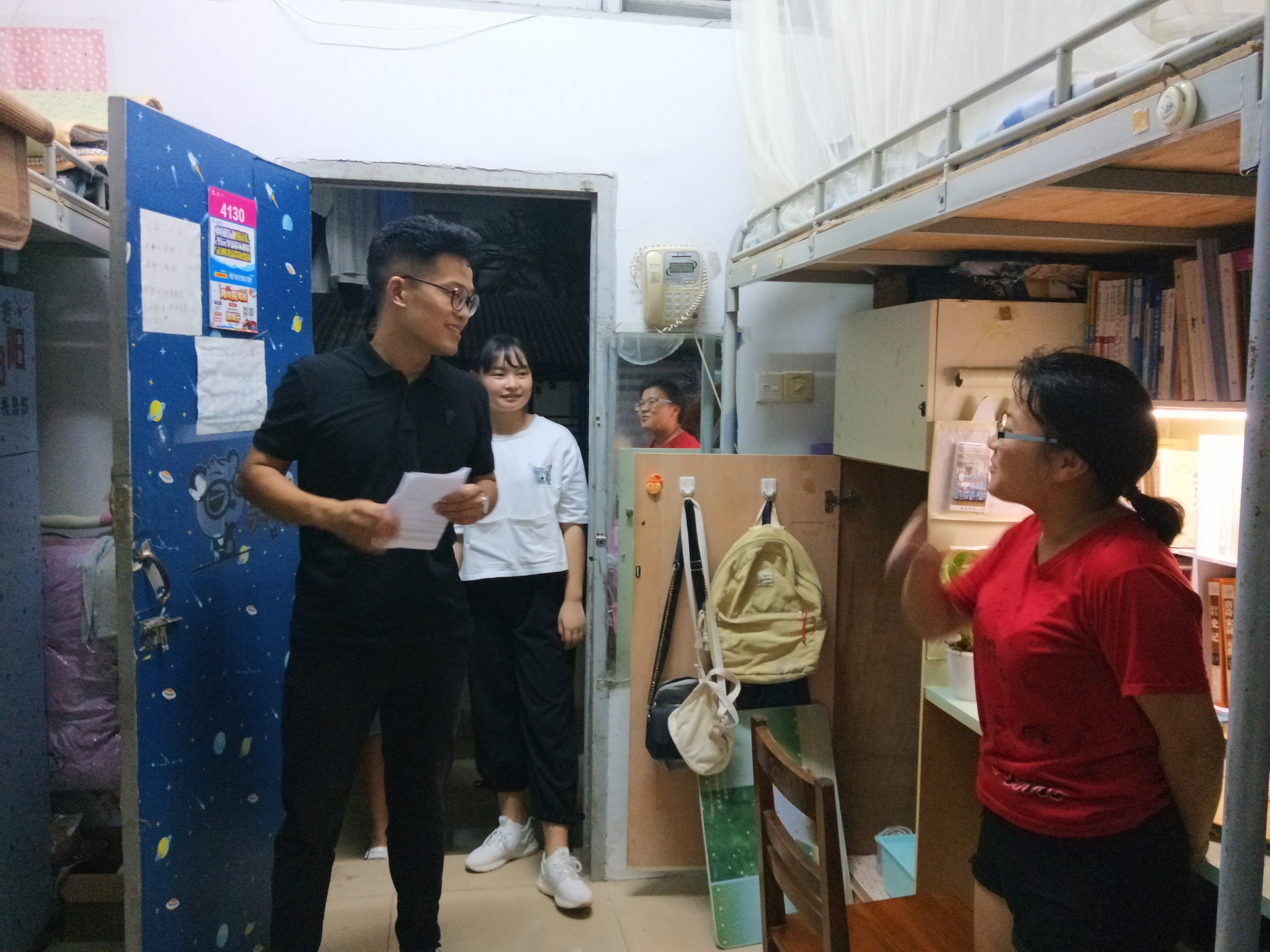 学院领导走寝探望，莘莘学子倍感温暖——记青年之声·文学院开学走寝