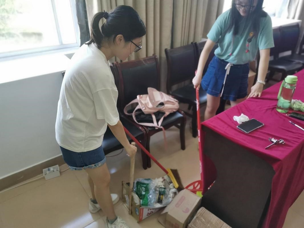 文学院开展“学党史办实事，我为认证做贡献”志愿服务活动