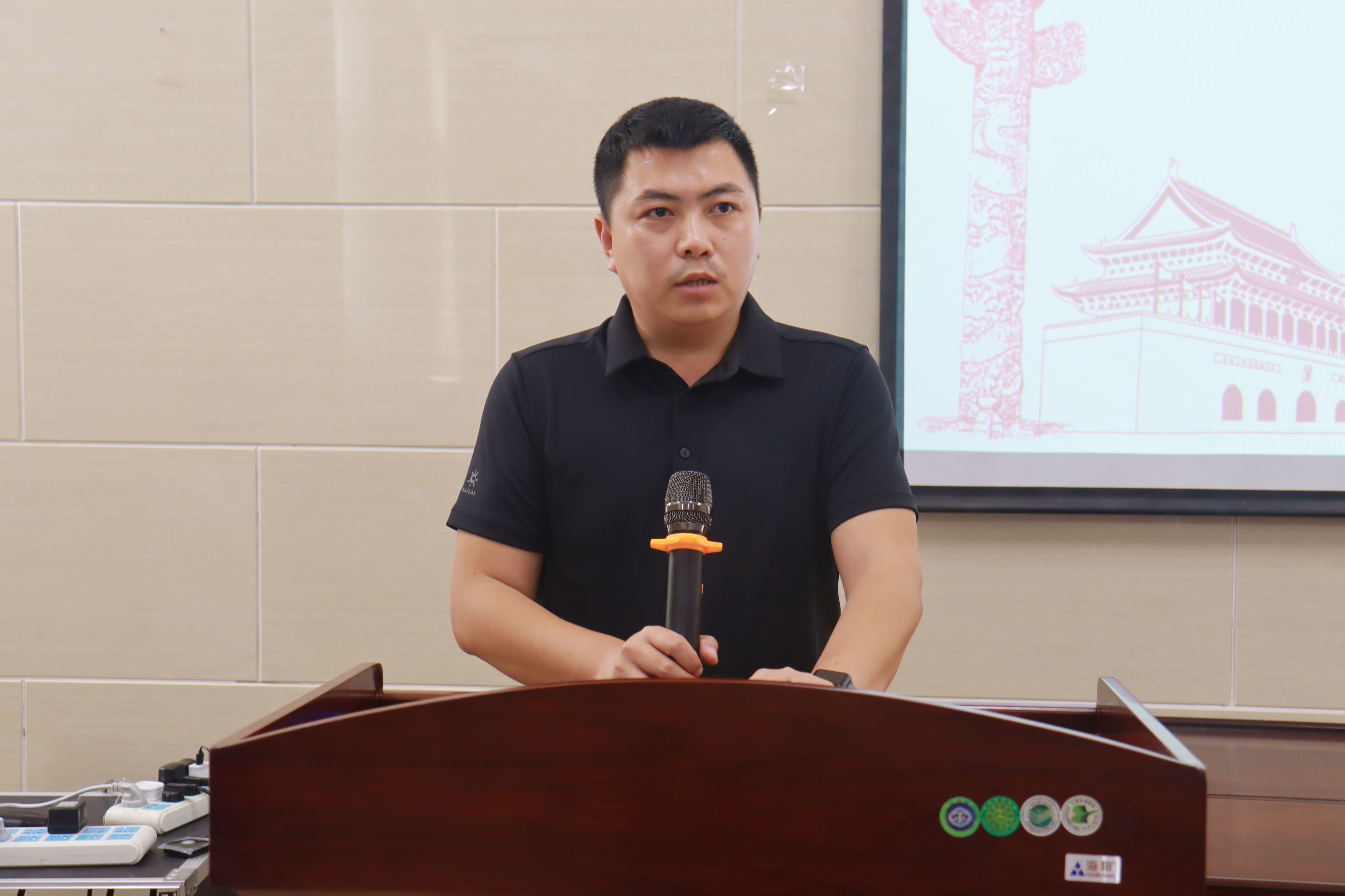 文学院召开2022届毕业生征兵动员大会