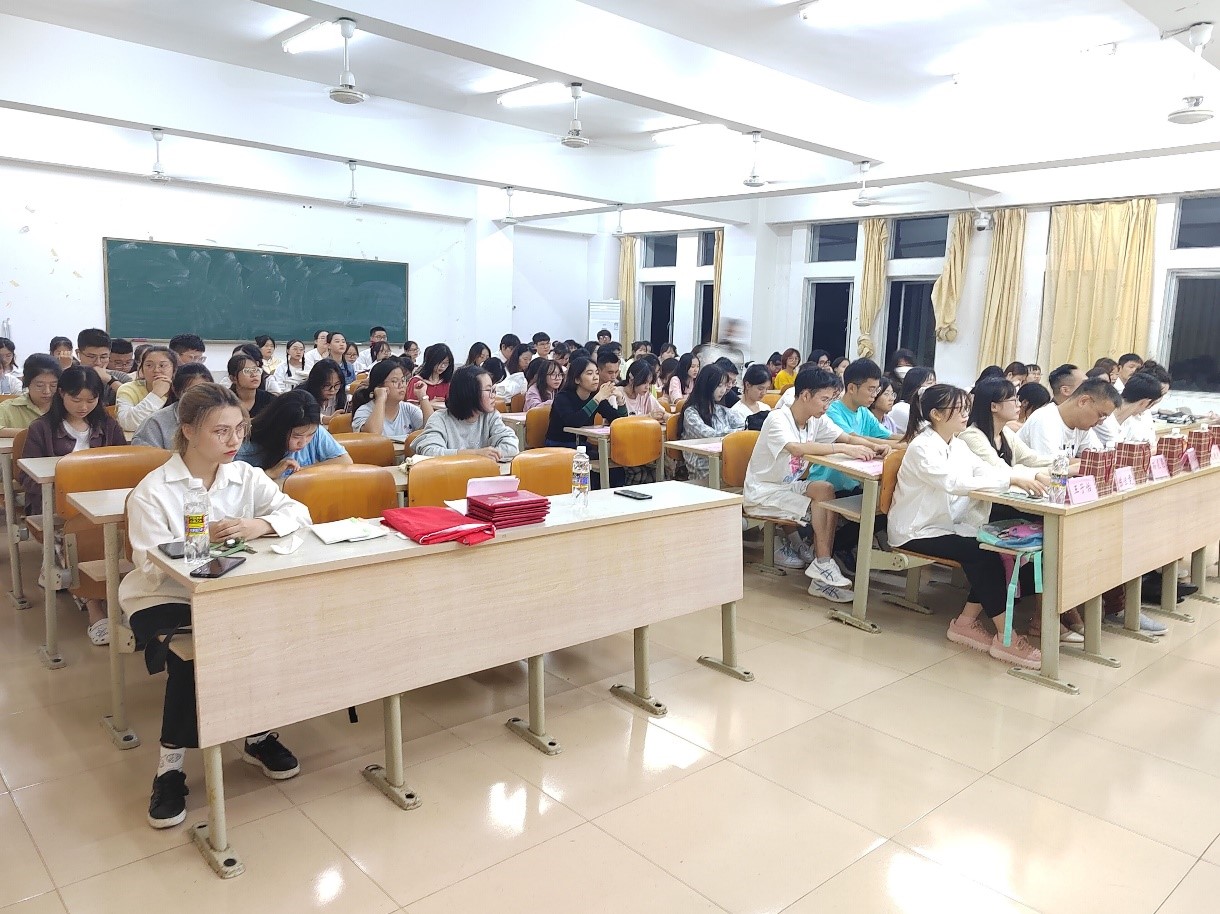 文学院举办“诵读红色家书，传承家国精神”主题朗诵比赛
