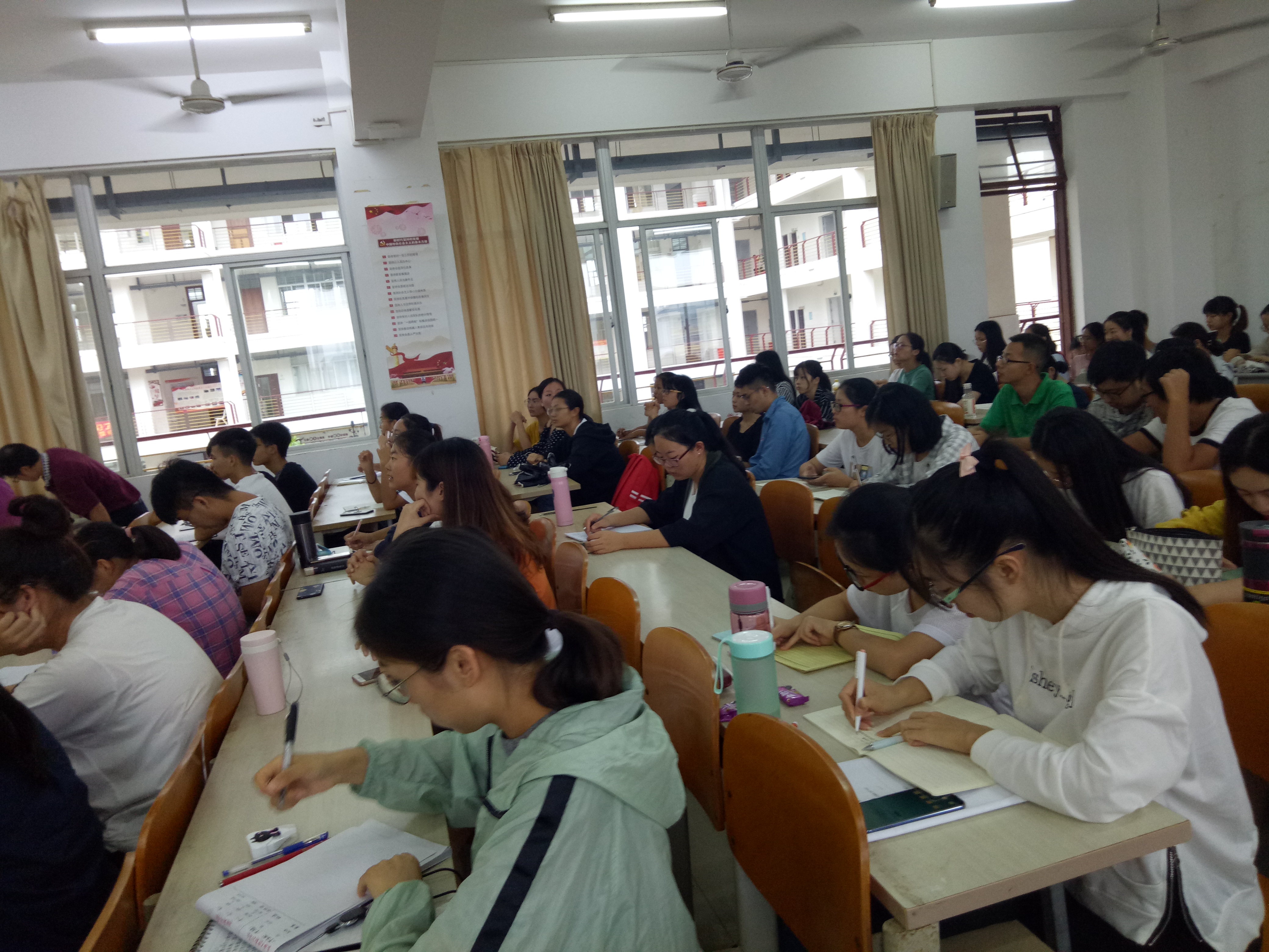 华中师范大学汪国胜教授来我校讲学