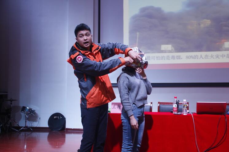 珍惜生命，预防火灾——记青年之声·文学院消防公益安全知识讲座