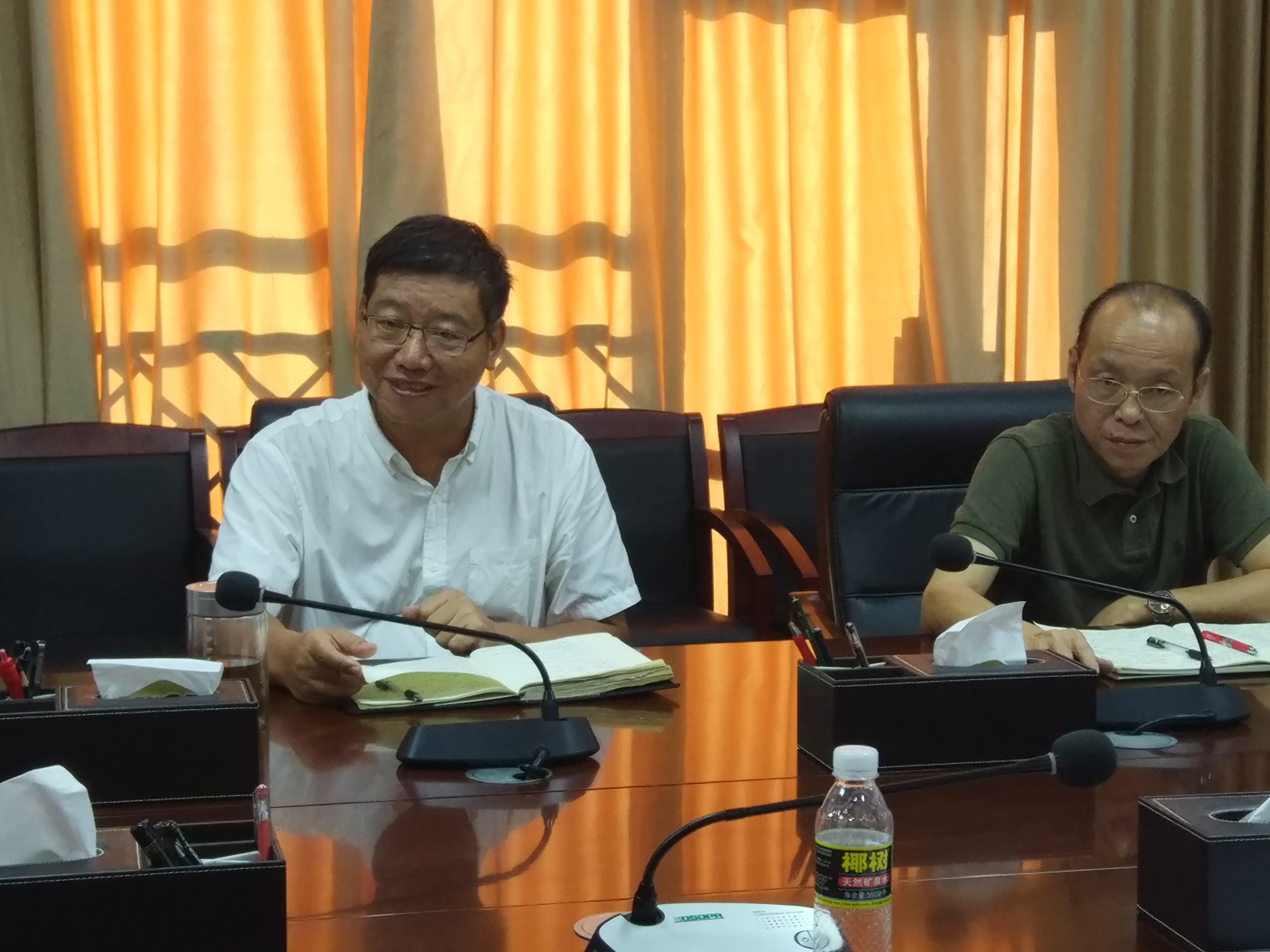 林强校长与文学院教师座谈