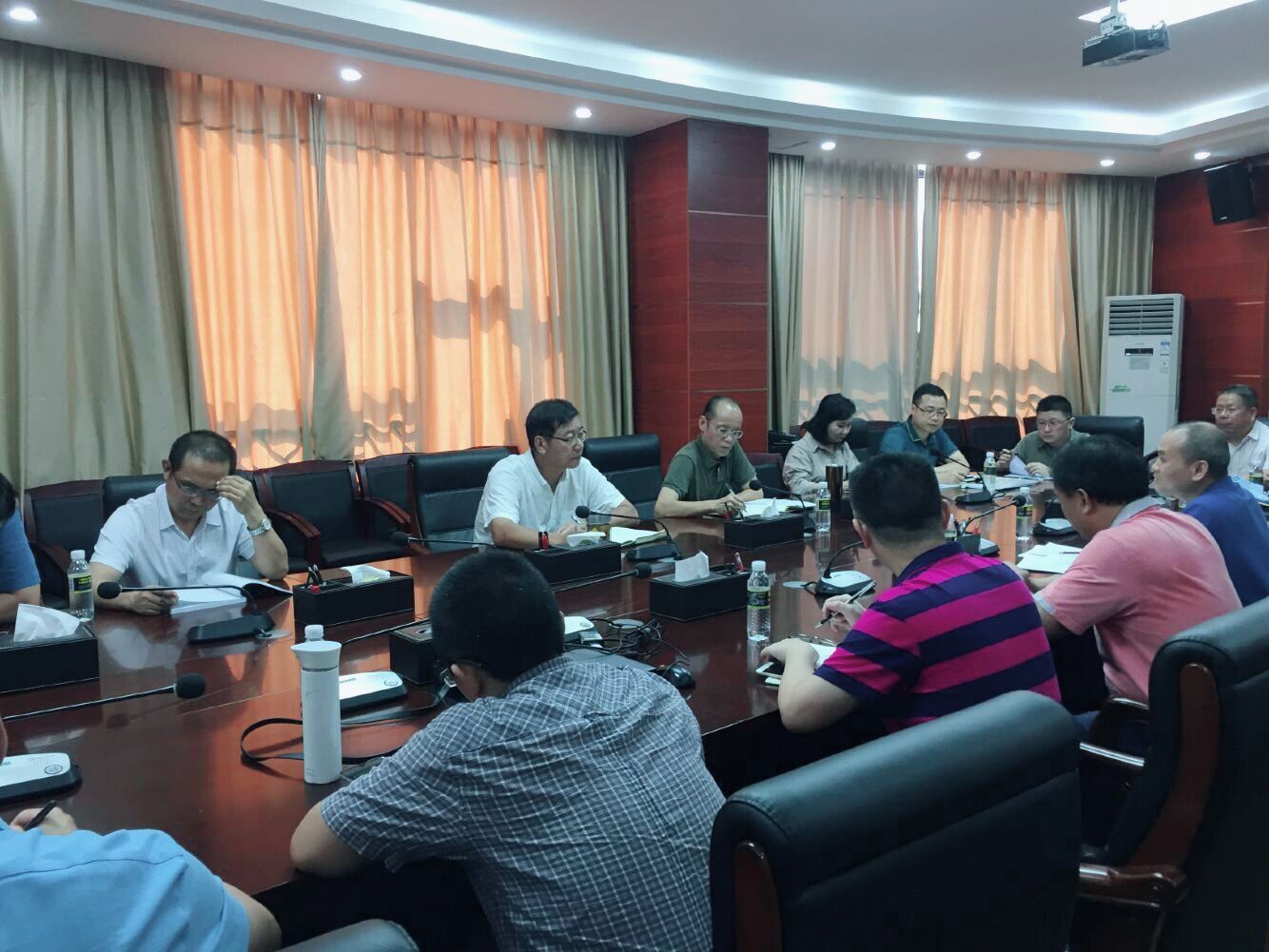 林强校长与文学院教师座谈