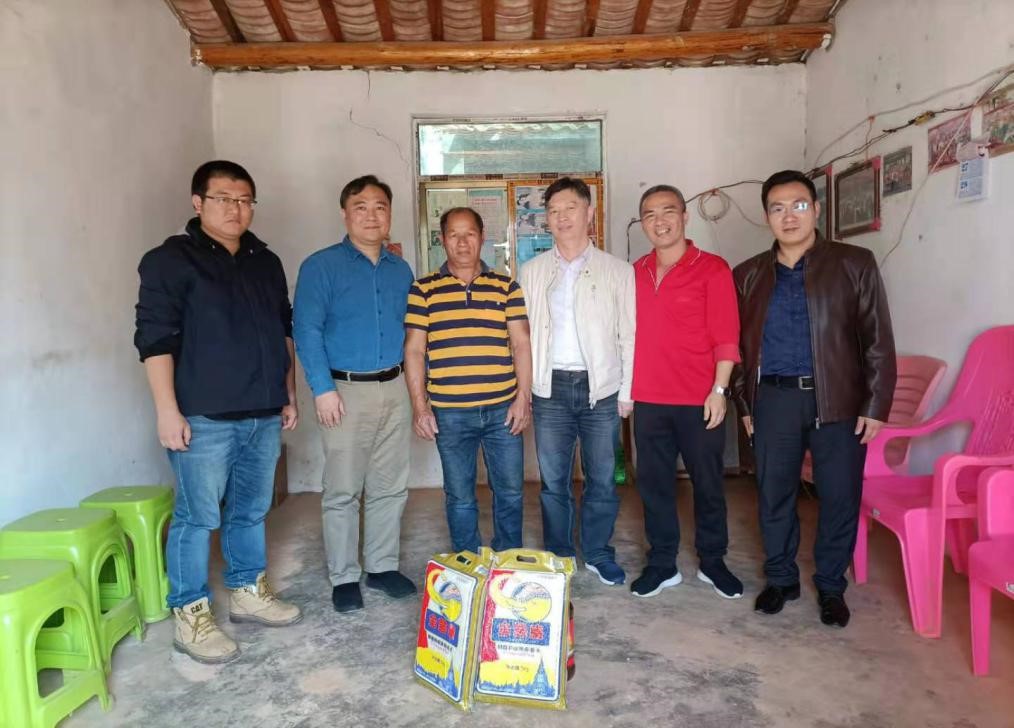 学院领导班子赴陵水亚欠村慰问结对帮扶户