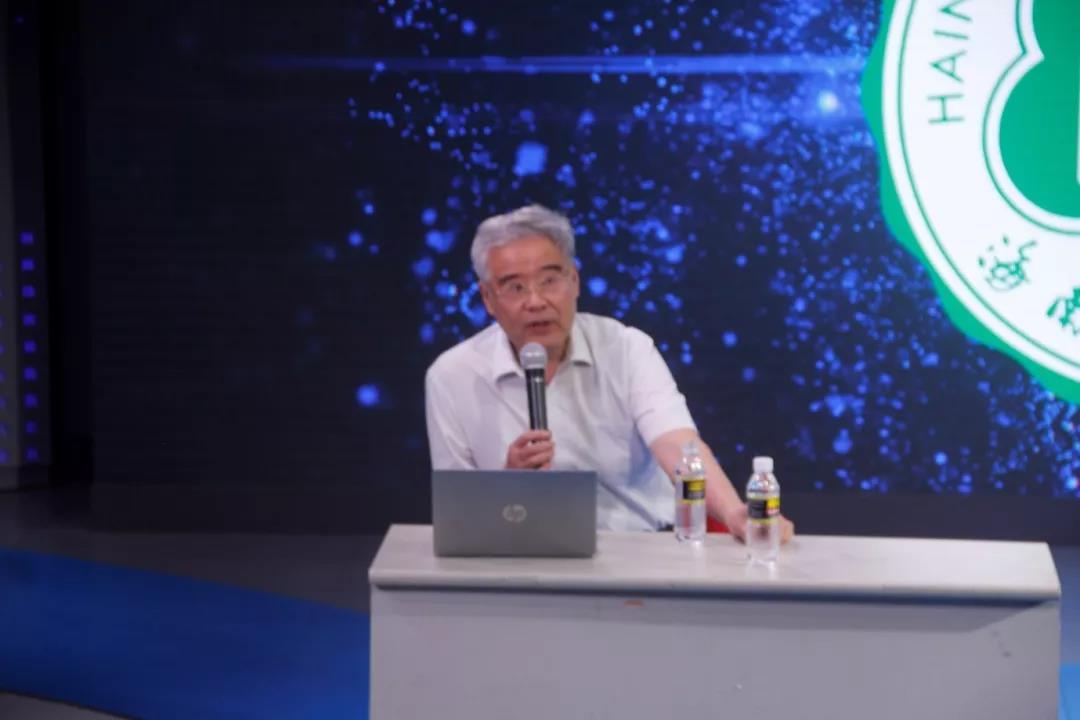 长江学者特聘教授孙郁来我校讲学