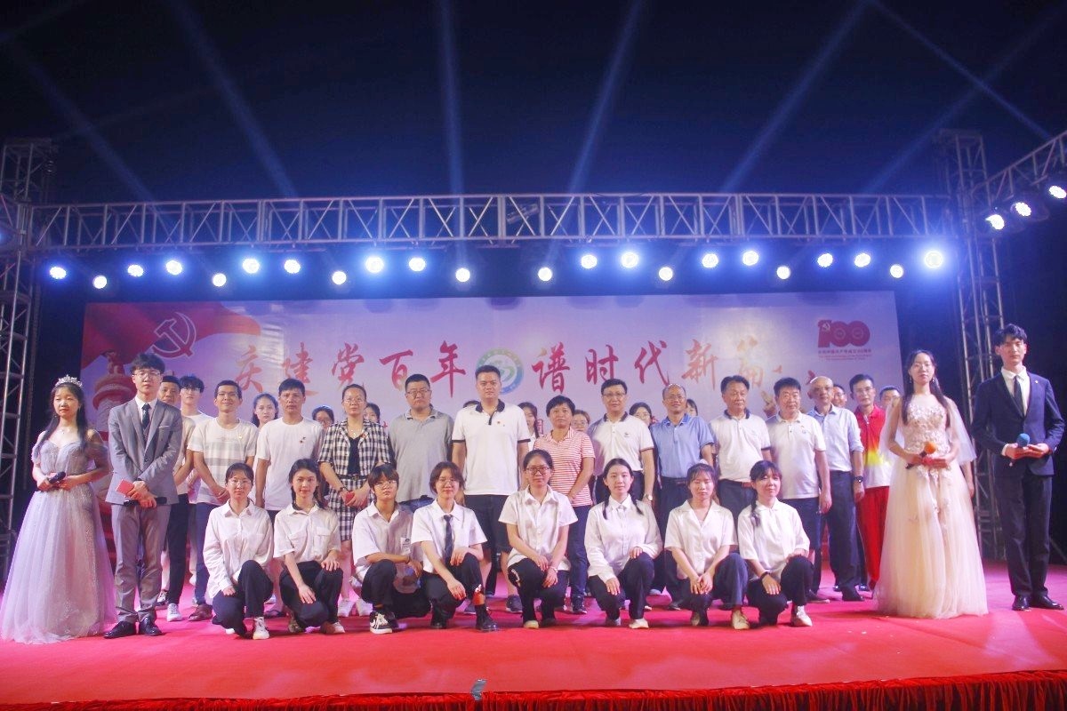 文学院联合塔市村委会举办建党100周年主题晚会