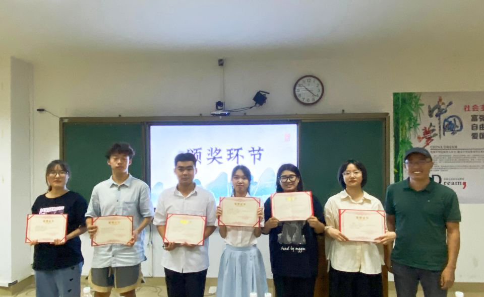 锤炼教师技能，展现文院风采——记文学院第十五届教师技能大赛之“三合一”课堂比赛