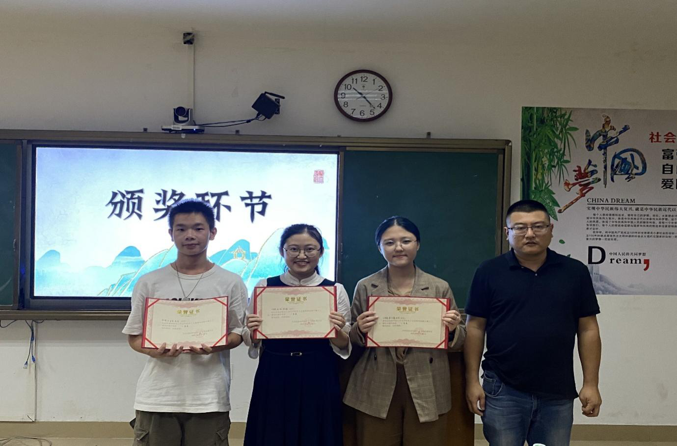 锤炼教师技能，展现文院风采——记文学院第十五届教师技能大赛之“三合一”课堂比赛