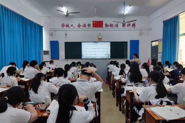 磨砺今朝，师以承教 ——记文学院20级中文2班赴海师附中开展教育见习