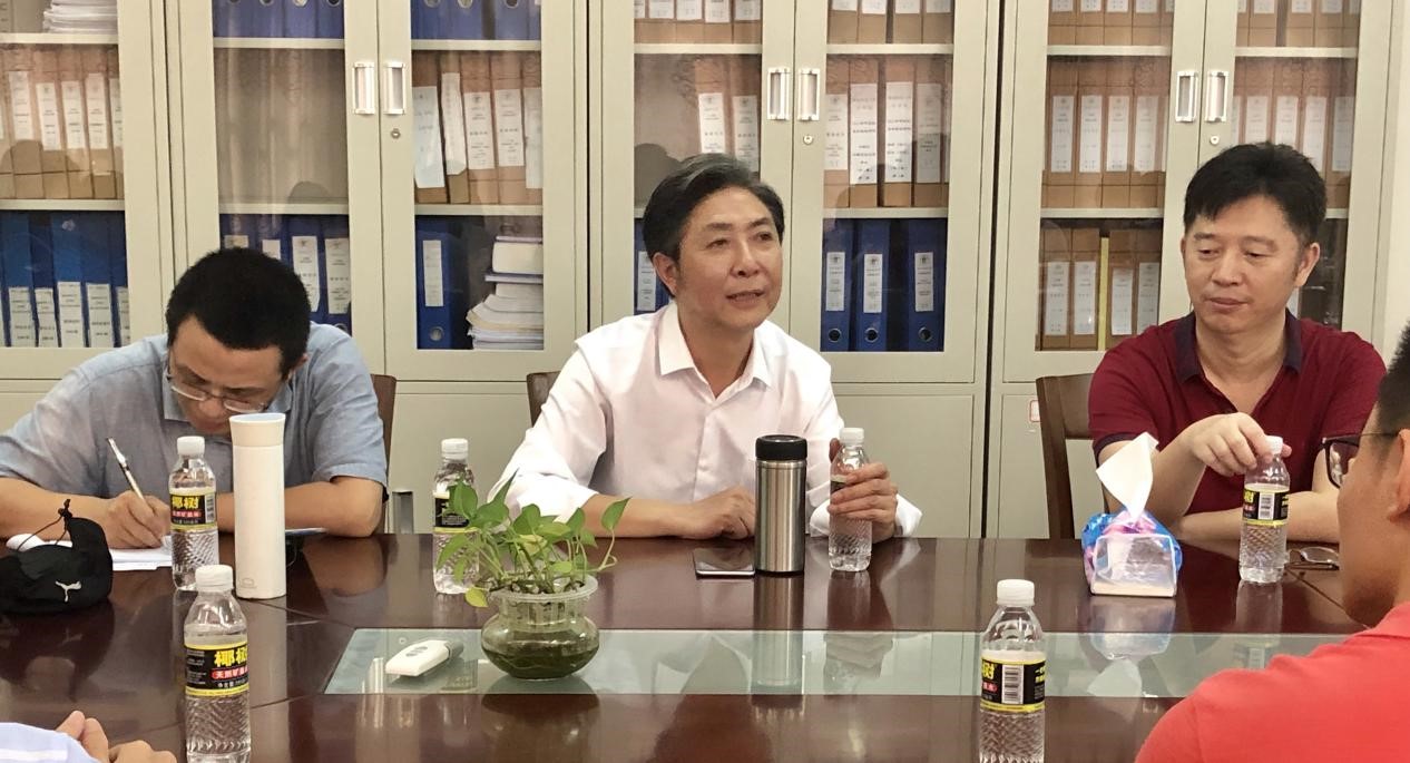 教育部长江学者特聘教授易闻晓与文学院师生座谈