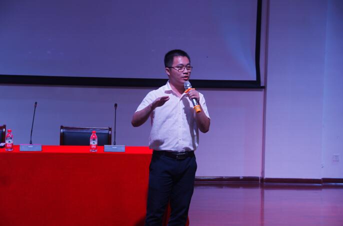 青年之声·文学院创梦课堂进高校之海师大文学院创新创业主题演讲会