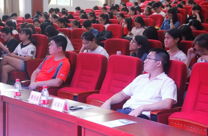 青年之声·文学院创梦课堂进高校之海师大文学院创新创业主题演讲会