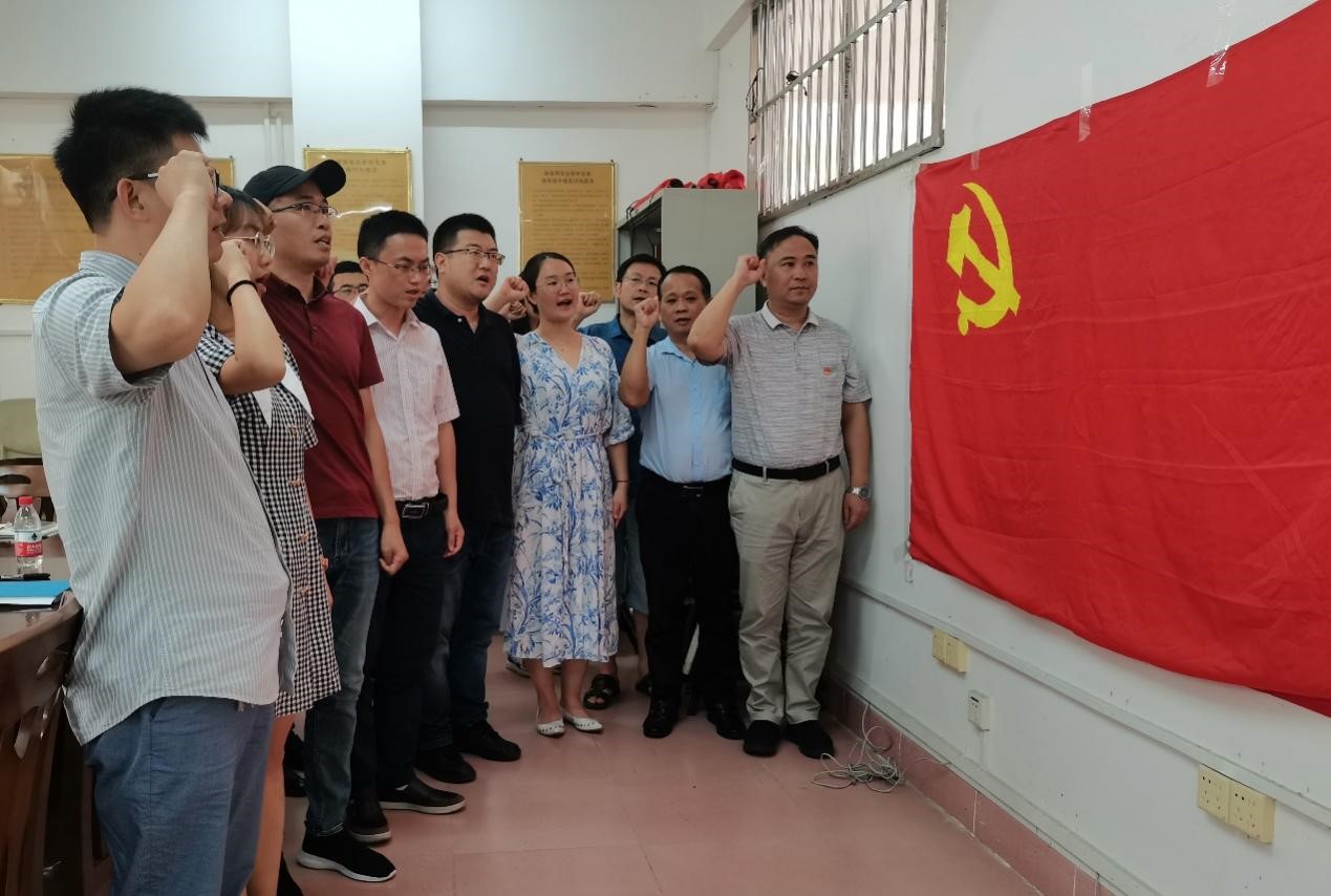 文学院举行庆祝中国共产党成立100周年 教工党员座谈会