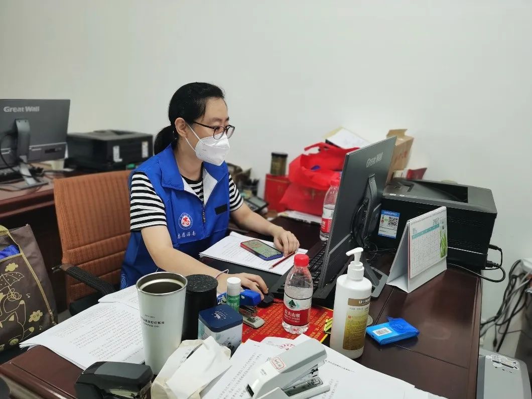 抗疫志愿服务 “夫妻档”：不同的战场同样的坚守