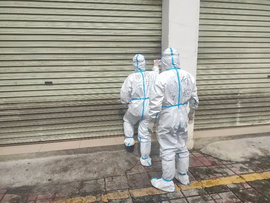 抗疫志愿服务 “夫妻档”：不同的战场同样的坚守