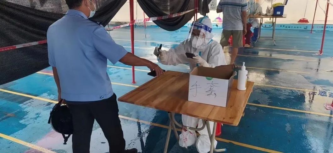 抗疫志愿服务 “夫妻档”：不同的战场同样的坚守