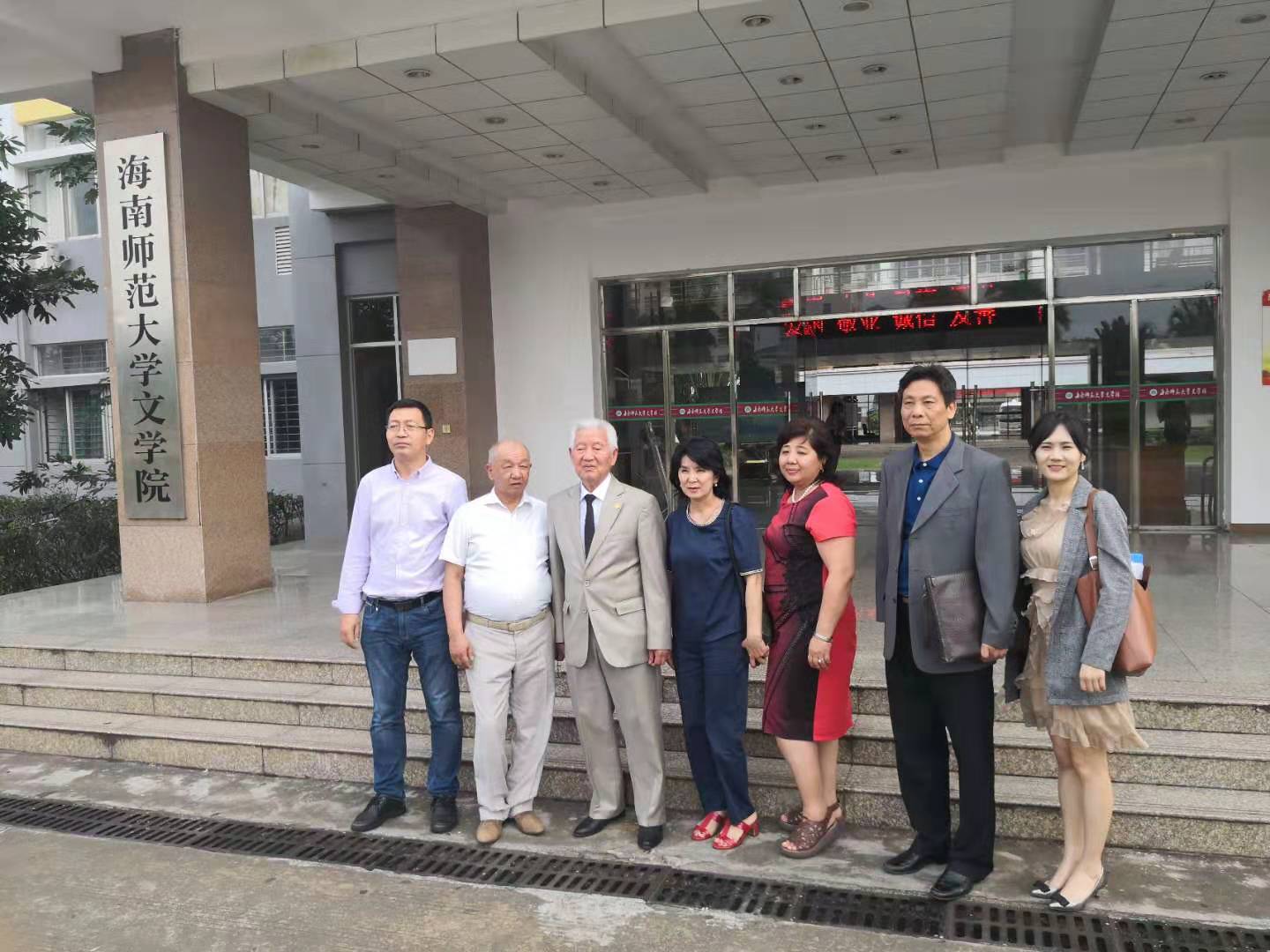 伊玛佐夫院士作《伟大的丝绸之路上的学者对话》的学术讲座