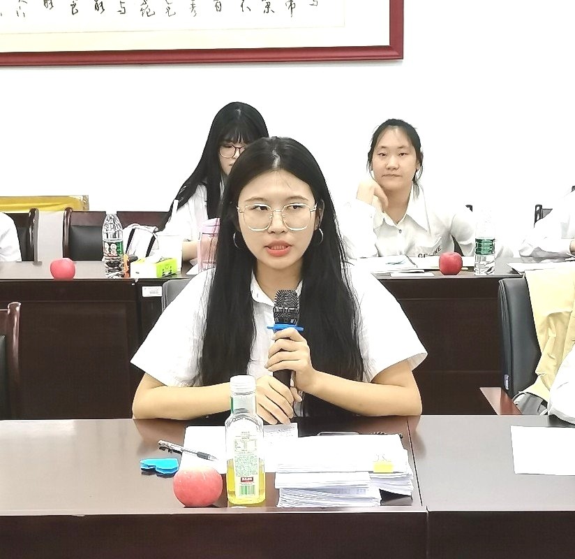 青春心向党，奋进新征程——文学院本科生党支部举行欢送毕业生党员主题党日活动