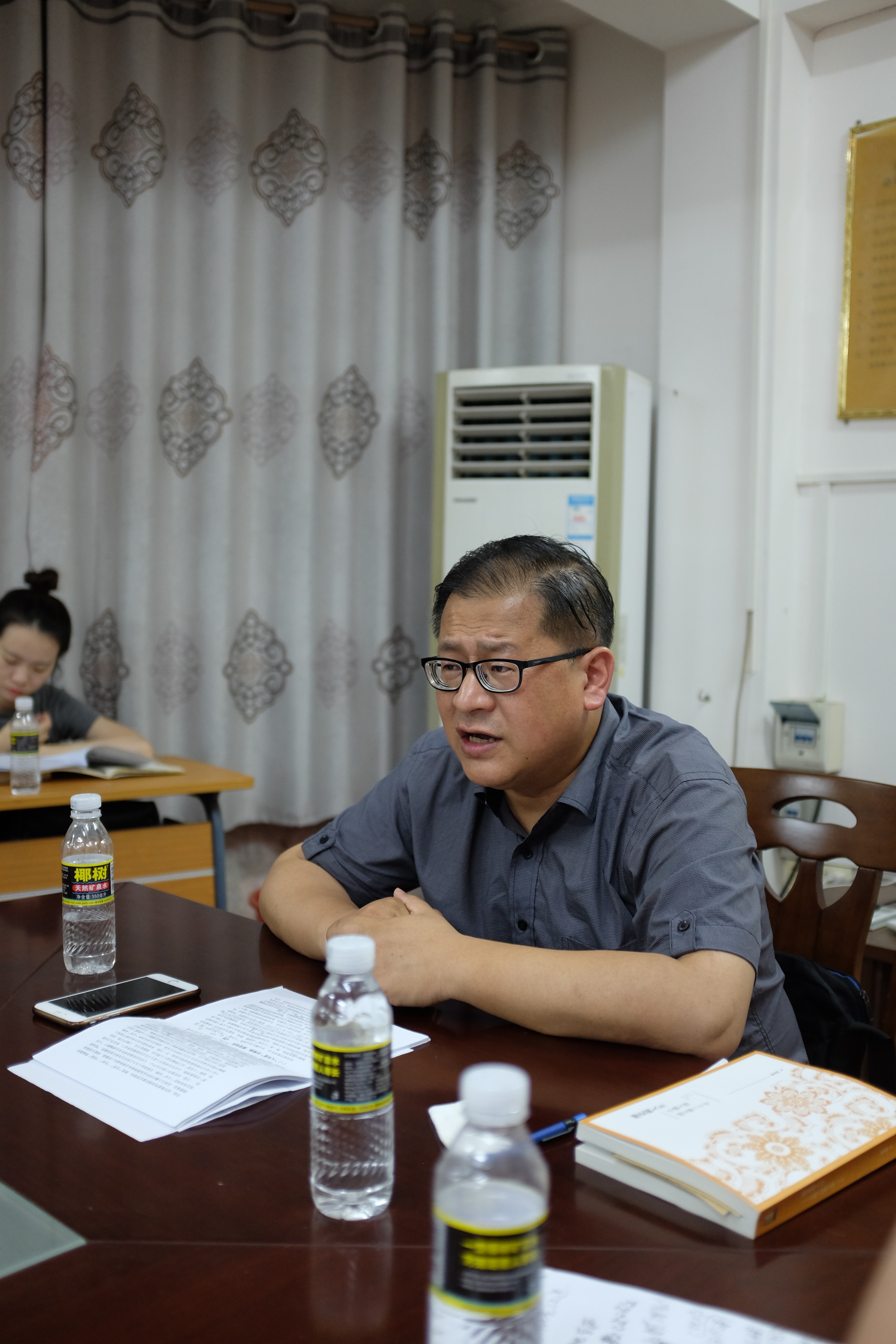 教育部青年长江学者张先飞教授来我校讲学