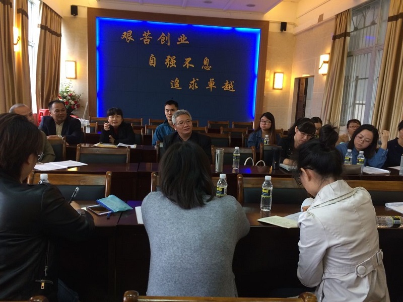 文学院副院长杨清之教授巡视海师附中高中部中文教育实习