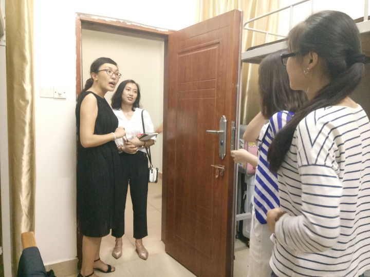 合铸齐力，师生一心——记文学院开展入学走寝工作